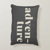 冒険 |トラベシンプルル感動的引用文グレー アクセントクッション (裏面(縦))
