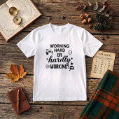 冗談だと思って働いてるTシャツ 面白い オフィス ユーモア 引用 Tシャツ