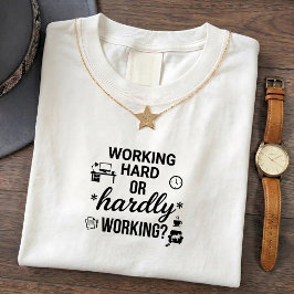 冗談だと思って働いてるTシャツ 面白い オフィス ユーモア 引用 Tシャツ