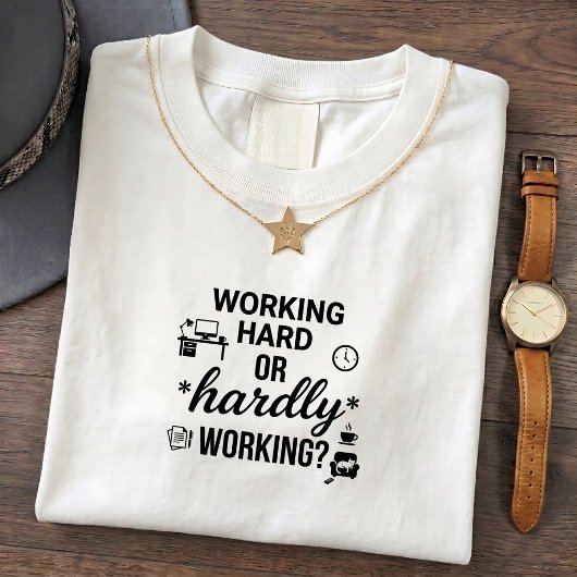 冗談だと思って働いてるTシャツ 面白い オフィス ユーモア 引用 Tシャツ