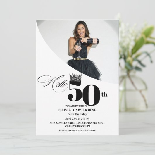写エレガントモダン真50誕生日白ブラック 招待状 (スタンド正面)