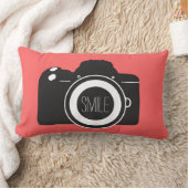 写実的なカメラのスマイルの枕 ランバークッション (ブランケット)