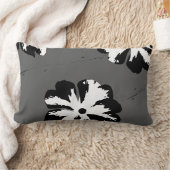 写実的なパンジーの灰色、黒及び白 ランバークッション (ブランケット)