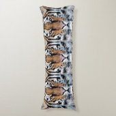 写実的な出版物のスタイルのトラのポートレート ボディピロー (正面縦)