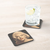 写実的な灰色のマリリン コースター (右側)