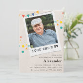 写真おもしろいメンズ89歳の誕生日招待状 招待状 (スタンド正面)