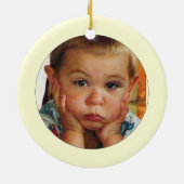 写真およびおもちゃの列車の初めてのクリスマスはそれを個人化します セラミックオーナメント (裏面)