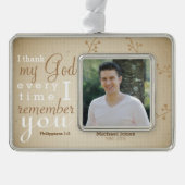 写真および聖なる書物、経典の記念物 シルバープレートフレームオーナメント (正面)