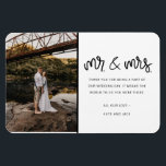 写真さん及びミセス・結婚ありがとう マグネット<br><div class="desc">「ミスター・アンド・ミセス」のデザイン結婚の写真を使って感謝していいたお気に入りのあなたのマグ結婚ネットの写真。あなたの家族と友達にあなたのお祝いの一部であることのあなたの感謝を示す結婚あなたの磁石の写真とカスタマイズ、それは何年も思い出に残るキープサケ感謝していー。</div>