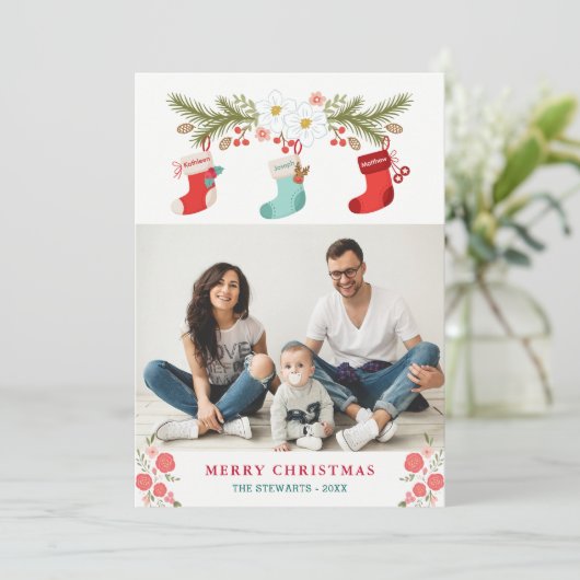 写真とクリスマスストッキングの家族の名前 シーズンカード (スタンド正面)