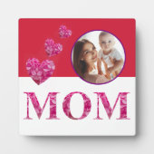 写真とパーソナライズされたフローラ「MOM」のハート フォトプラーク (正面)