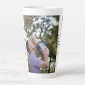 写真とパーソナライズされた文字写真コラージュ家族 カフェラテマグ (正面)