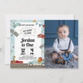 写真とレースカーの誕生日パーティーの招待状 招待状 (正面)