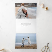 写真と一緒に楽しいクリスマスグリーティング銀色 三つ折りクリスマスカード (内部)