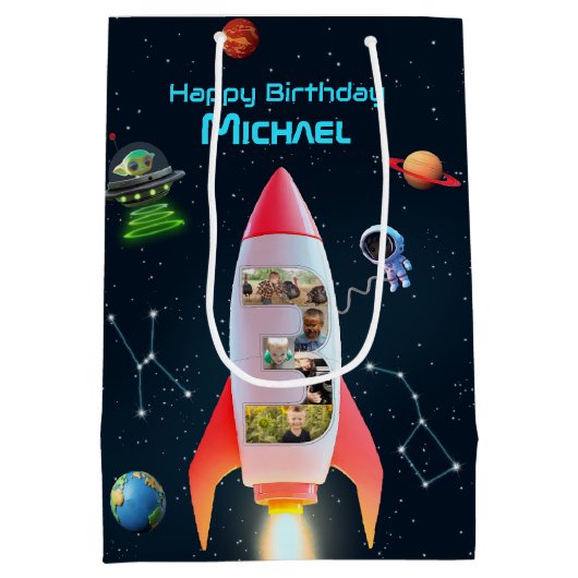 写真と大きい3 | 宇宙ロケット第3誕生日 ミディアムペーパーバッグ (裏面)
