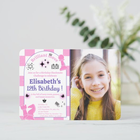 写真と女の子のためのピンクチェスの誕生日パーティー 招待状 (スタンド正面)