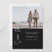 写真と手のタイポグラフィ日付の保存 – 黒4 招待状 (正面)