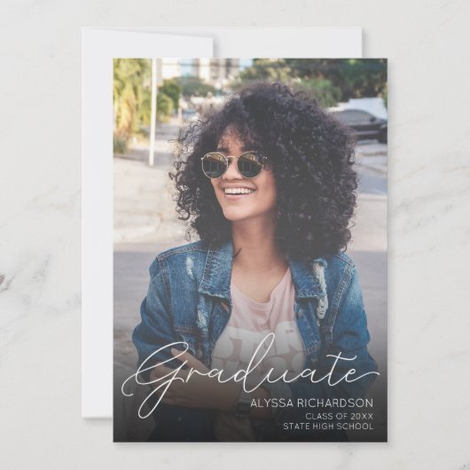 写真と手書きタイポグラフィの卒業グラデーション付き 招待状 (正面)