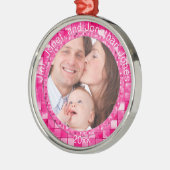 写真と文字- Duo-tone明るい赤紫色タイルのパターン メタルオーナメント (左)