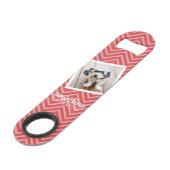 写真と赤いシェブロン模様名前をカスタムする スピード栓抜き (正面アングル)