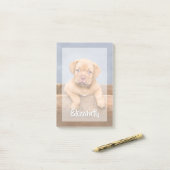 写真のシンプル白モダン文字名オーバーレイ ポストイット (デスク上)