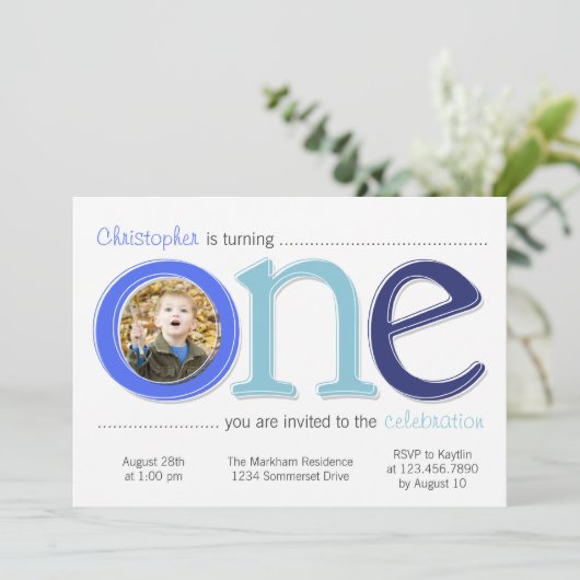 写真の切り出しのバースデー・カード-青との大きい1つ 招待状 (スタンド正面)