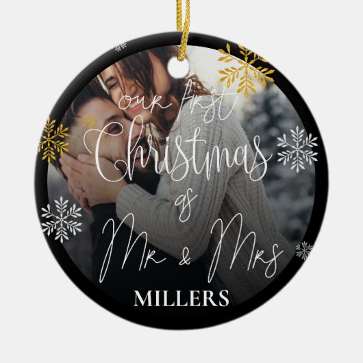 写真の初めてのクリスマスとミセスとしての私たちのクリスマス セラミックオーナメント (正面)