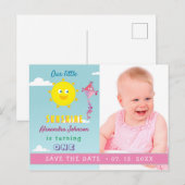 写真の女の子 1歳の誕生日 保存日付 案内ポストカード (正面/裏面)
