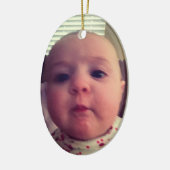写真の女の赤ちゃんのクリスマスツリーのオーナメントを加えて下さい セラミックオーナメント (左)