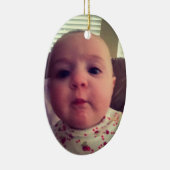 写真の女の赤ちゃんのクリスマスツリーのオーナメントを加えて下さい セラミックオーナメント (右)