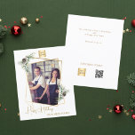 写真の幾何学的金ゴールドQRビジネスクリスマスカード<br><div class="desc">この祝とクリスマスのカードとモダンスタイルのシーズンは、フェスティバルの松の枝とコーンで飾らフェイクれた金ゴールドの幾何学的な写真のフレームを含む。フロントはシックな手書きの「ハッピーホリデー」の挨拶を披露し、暖かい願いを伝えるのに最適。名刺を会社のロゴ、写真と名前でパーソナライズして、プロフェッショナルtouchを作成する。背面には、メッセージを含めるオプシカスタムョンがある。QRコードにWebサイトのURL/リンクを追加する。クライアント、パートナー、従業員に休日応援を送信するのに最適。</div>