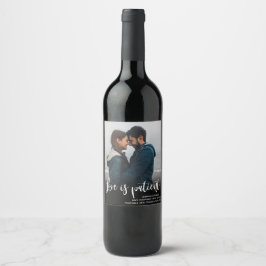 写真の延期結婚の発表 ワインラベル