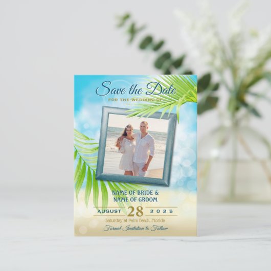 写真の日付を保存するビーチ結婚式の手のひら葉の 案内ポストカード (スタンド正面)