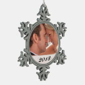 写真の日付パーソナライズされた スノーフレークピューターオーナメント (左)