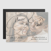 写真の白と黒のスクリプトの結婚式の日付を保存 マグネット招待状 (正面/裏面)