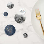 写真の紙吹雪の結婚式の海軍および金ゴールドは装飾を台に置きます コンフェッティ (グループ)