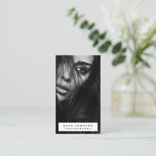 写真の縦型ビジネスのロゴ（フルフォト） 名刺 (スタンド正面)