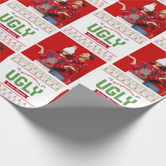 写真の醜いクリスマスセーター赤い緑の北欧ニット ラッピングペーパー (角)