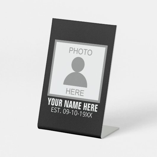 写真はこちら名前と年齢 台座サイン (正面)