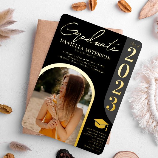 写真はっきりした2023アーチブラック卒業 箔招待状