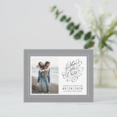 写真は日付を保存グレーと白エレガントな結婚式 案内ポストカード (スタンド正面)