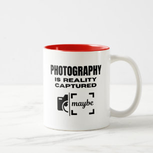 写真は現実を捉えている – Maybe ツートーンマグカップ
