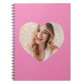 写真は顔のハートパーソナライズされたピンク ノートブック (正面)