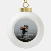 写真を使用して独自の初めてのクリスマスを作成する セラミックボールオーナメント (正面)