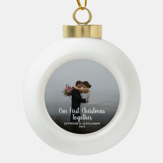 写真を使用して独自の初めてのクリスマスを作成する セラミックボールオーナメント (正面)