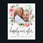 写真を保存した後で幸せに 案内ポストカード<br><div class="desc">お気に入りのカップルの写真は、金ゴールドとピンクの水色の牡丹で囲まれている。楽しいEver Afterは下書の装飾的な台本に含まれている。始まりと結婚デート後を追。はがき結婚の裏に詳細がある。DIYかわいらし Brideのテンプレート。そし手頃てモダン、非常に傾向にある。</div>