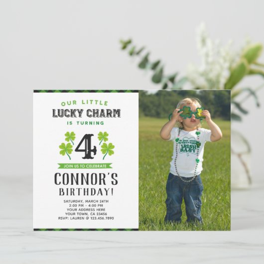 写真を持つセントパトリックの誕生日の招待状 招待状 (スタンド正面)