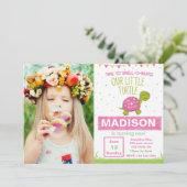 写真を持つピンクのカメの誕生日の招待状 招待状 (スタンド正面)