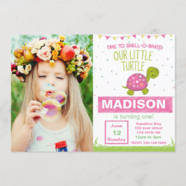 写真を持つピンクのカメの誕生日の招待状 招待状