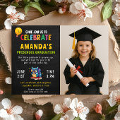 写真を持つ女の子のための就学前の卒業 招待状